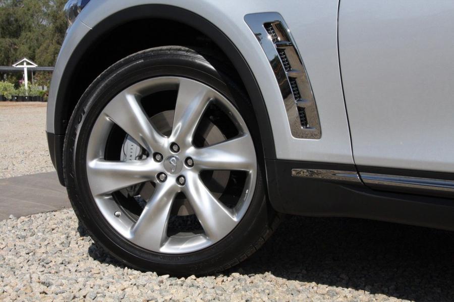  Infiniti FX50 S 2008 года  (фото 19 из 52)
